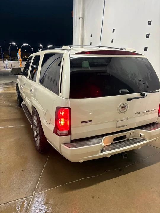 2004 Cadillac Escalade & EXT 2nd Gen - Image 2 of 6