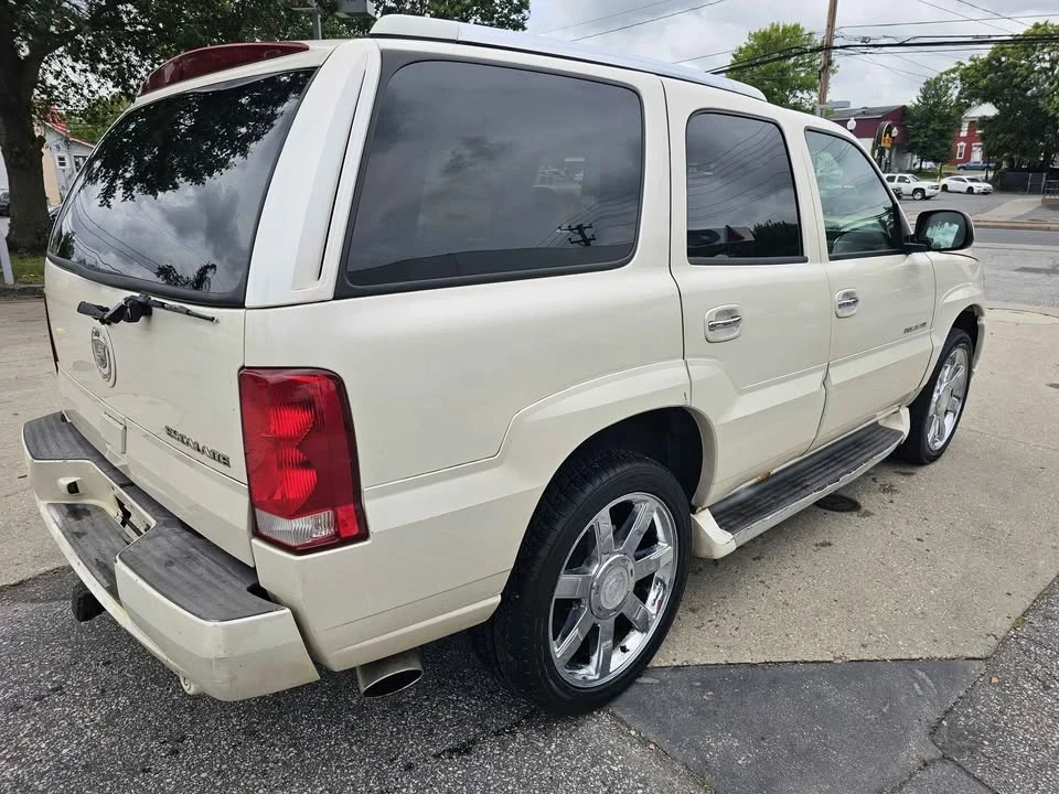 2004 Cadillac Escalade & EXT 2nd Gen - Image 2 of 8
