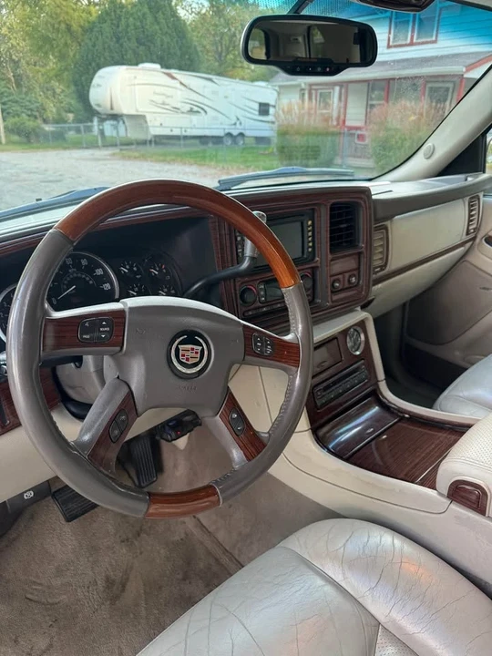 2004 Cadillac Escalade & EXT 2nd Gen - Image 4 of 9