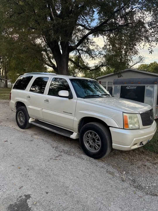 2004 Cadillac Escalade & EXT 2nd Gen - Image 2 of 9