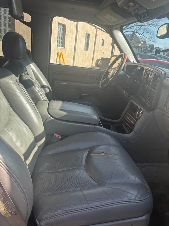 2004 Cadillac Escalade & EXT 2nd Gen - Image 9 of 10