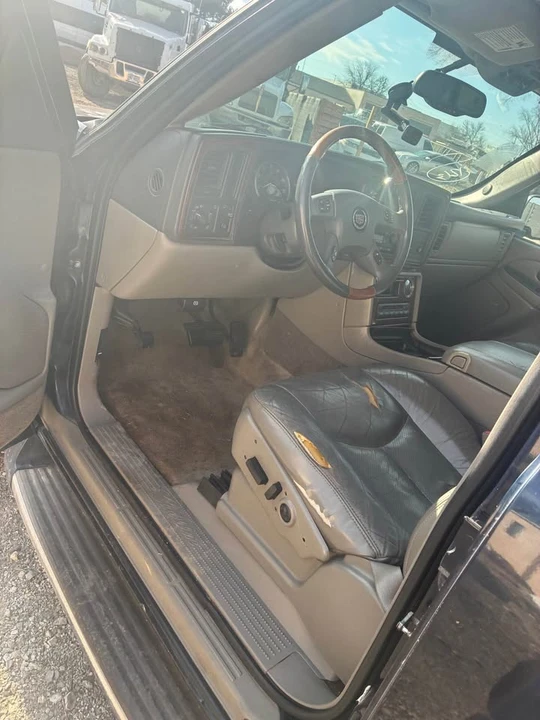 2004 Cadillac Escalade & EXT 2nd Gen - Image 2 of 10