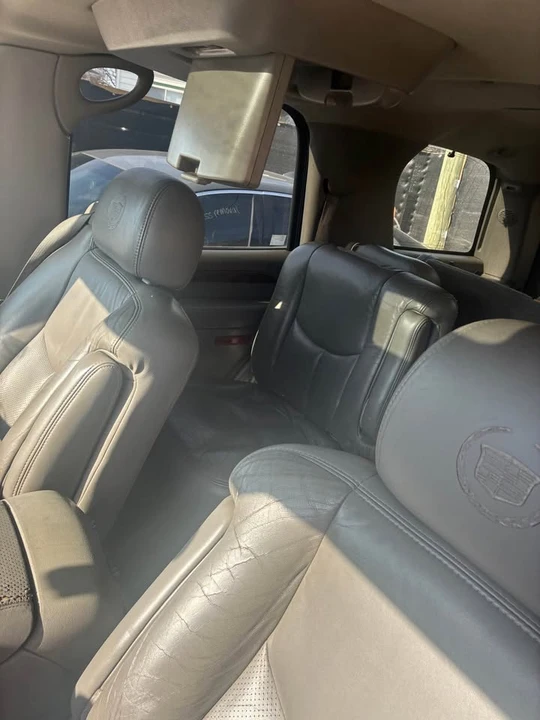 2004 Cadillac Escalade & EXT 2nd Gen - Image 4 of 10