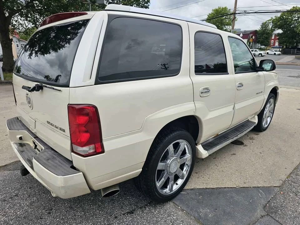 2004 Cadillac Escalade & EXT 2nd Gen - Image 2 of 7