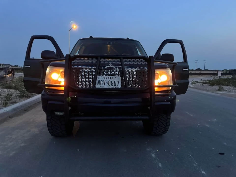 2004 Cadillac Escalade & EXT 2nd Gen - Image 5 of 13
