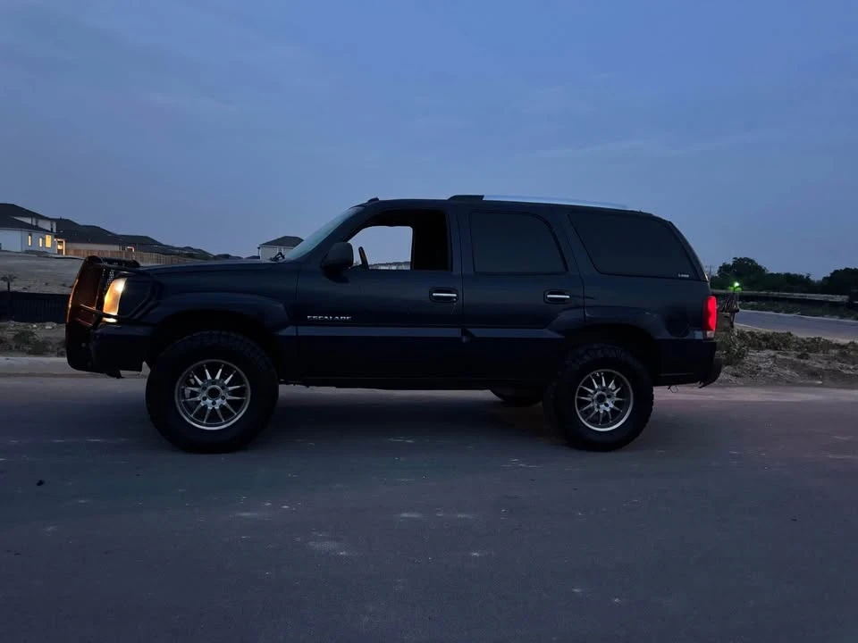 2004 Cadillac Escalade & EXT 2nd Gen - Image 3 of 13