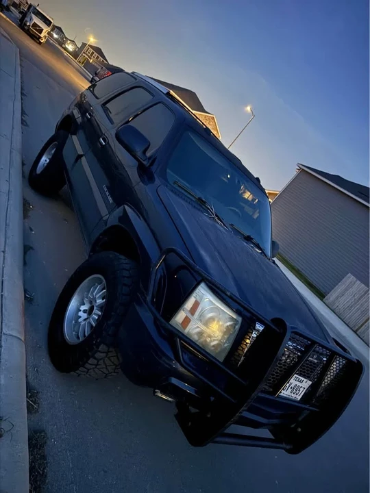2004 Cadillac Escalade & EXT 2nd Gen - Image 2 of 13