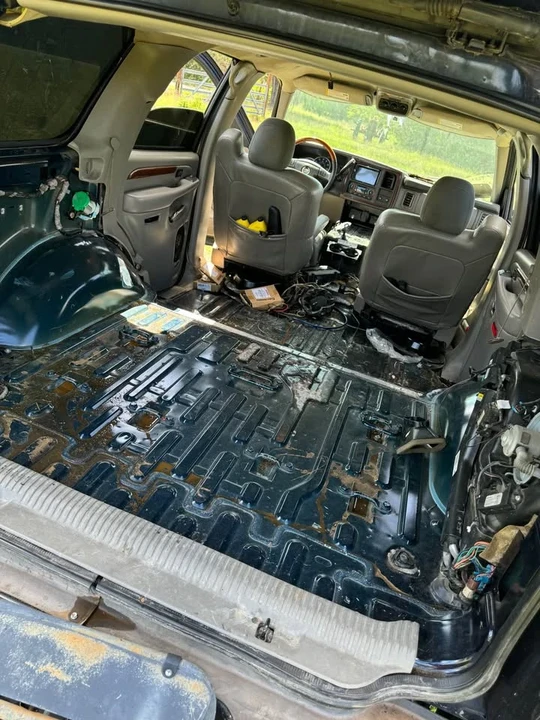 2004 Cadillac Escalade & EXT 2nd Gen - Image 6 of 13