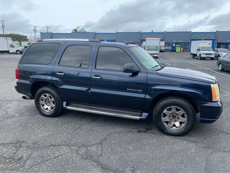 2004 Cadillac Escalade & EXT 2nd Gen - Image 2 of 6