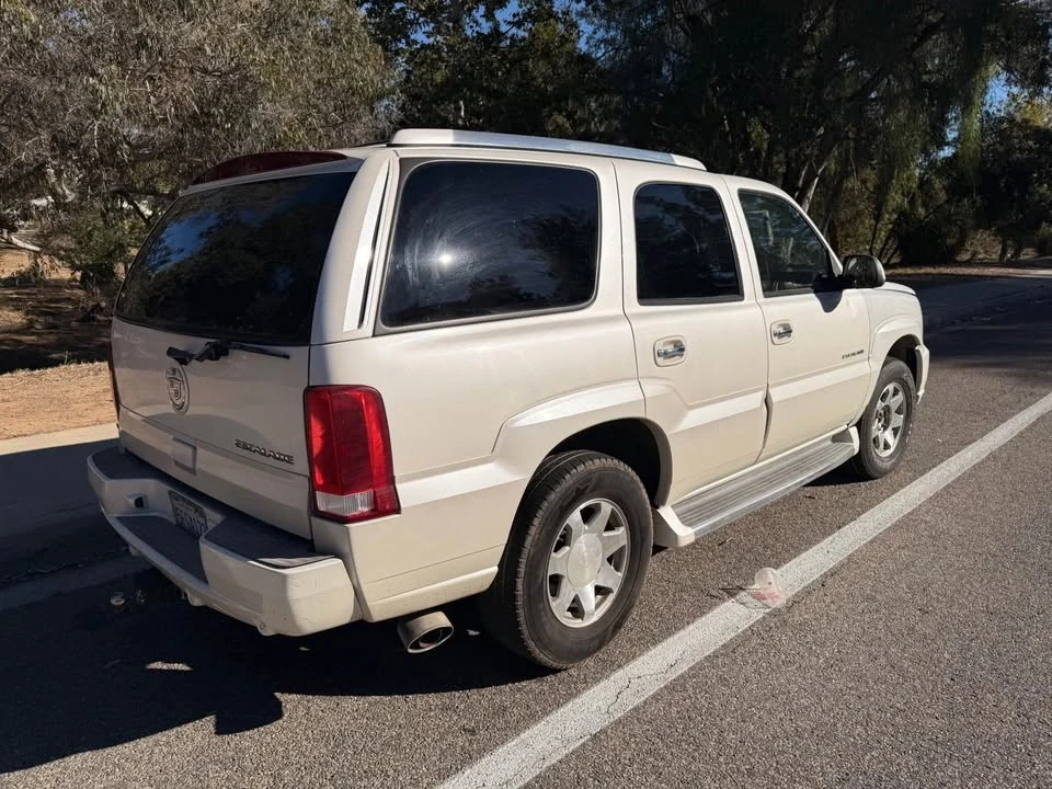 2004 Cadillac Escalade & EXT 2nd Gen - Image 3 of 10
