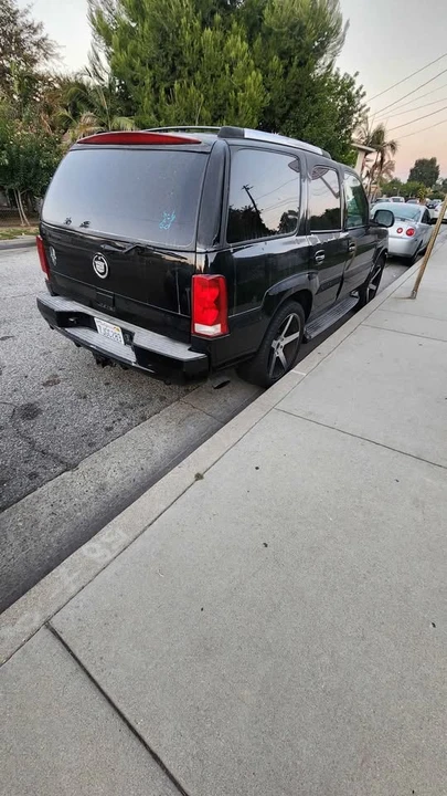 2004 Cadillac Escalade & EXT 2nd Gen - Image 3 of 7