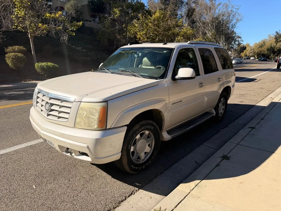 2004 Cadillac Escalade & EXT 2nd Gen - Image 2 of 10