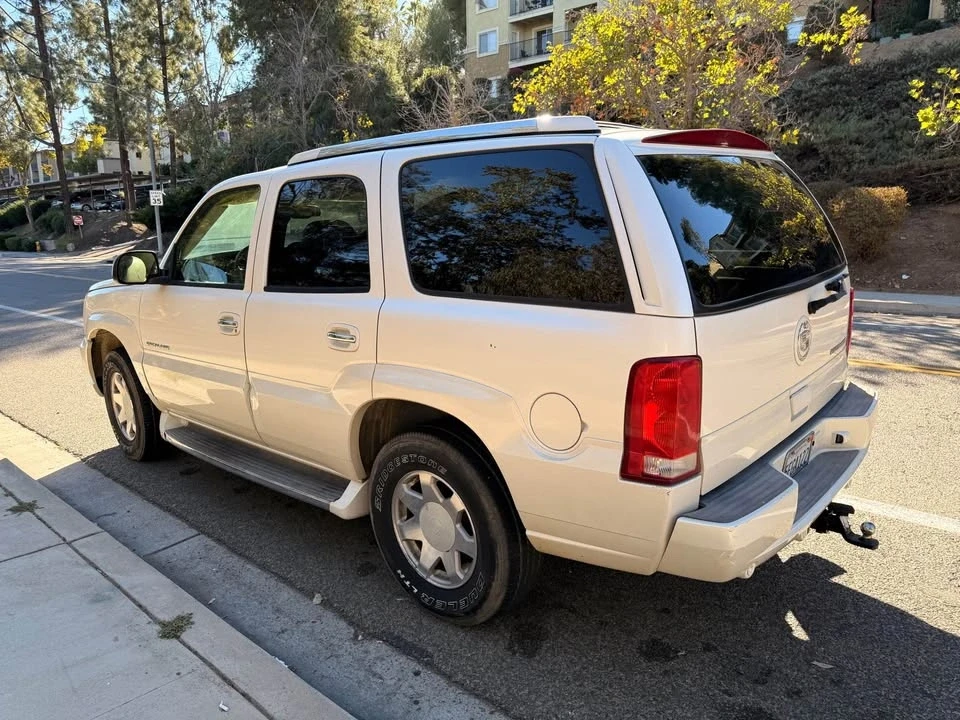 2004 Cadillac Escalade & EXT 2nd Gen - Image 4 of 10