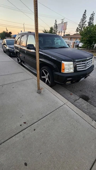 2004 Cadillac Escalade & EXT 2nd Gen - Image 2 of 7