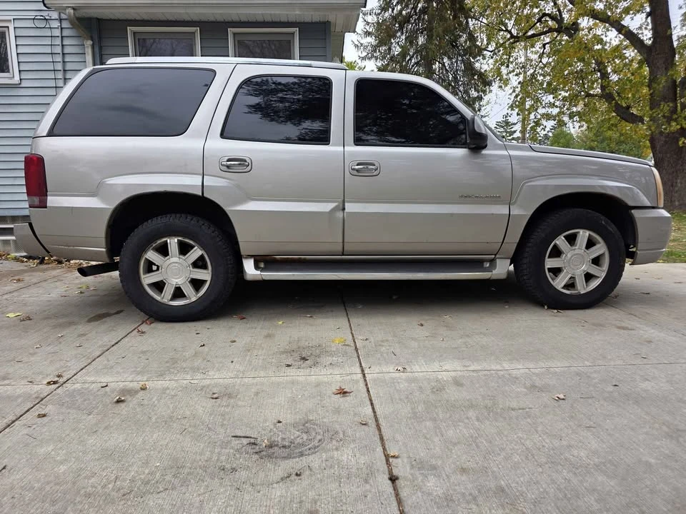 2004 Cadillac Escalade & EXT 2nd Gen - Image 4 of 19