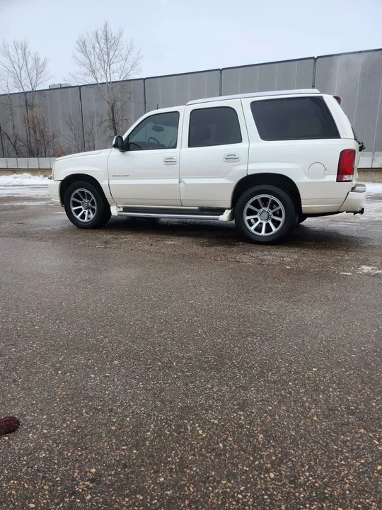 2004 Cadillac Escalade & EXT 2nd Gen - Image 2 of 17