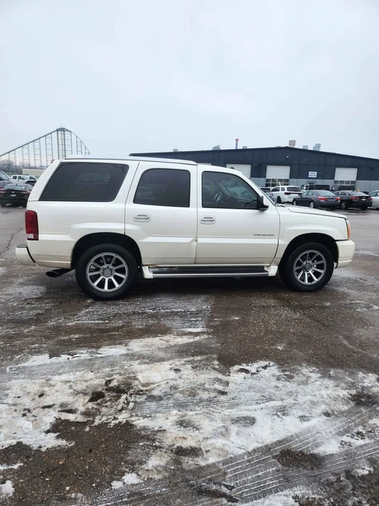 2004 Cadillac Escalade & EXT 2nd Gen - Image 10 of 17