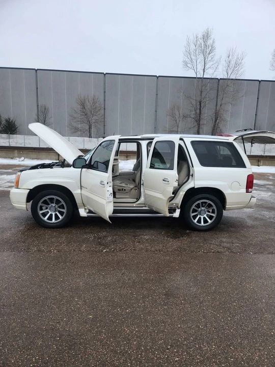 2004 Cadillac Escalade & EXT 2nd Gen - Image 12 of 17