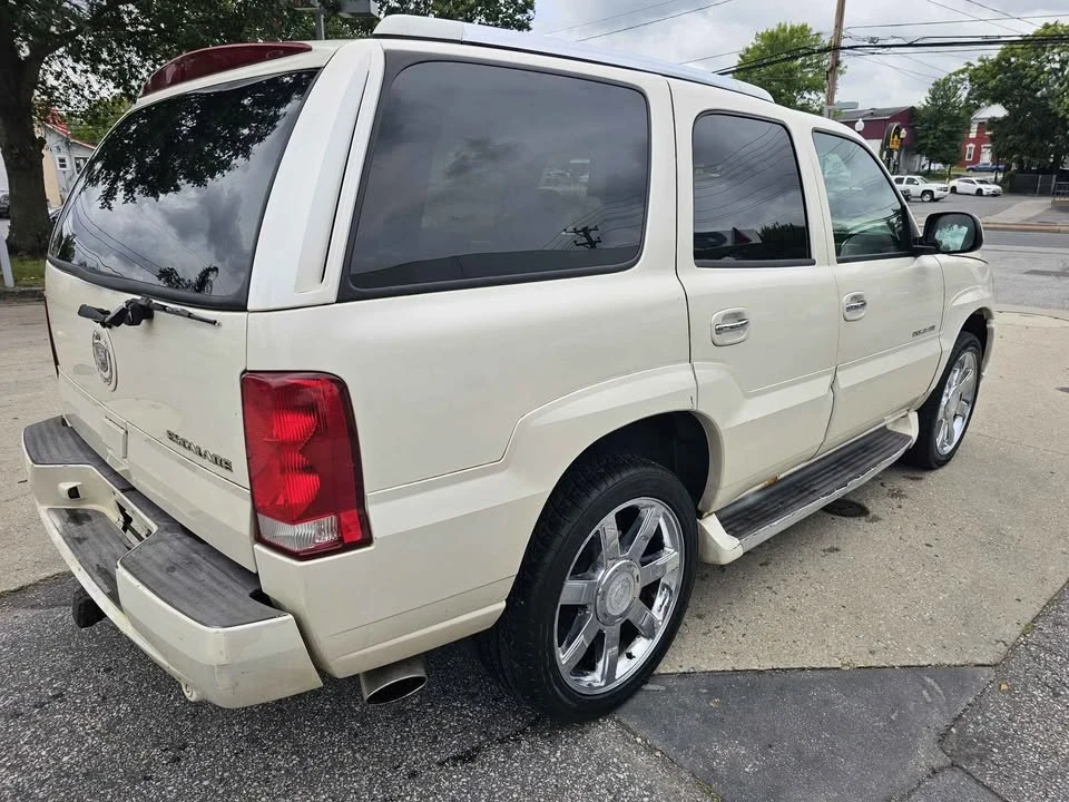 2004 Cadillac Escalade & EXT 2nd Gen - Image 4 of 6