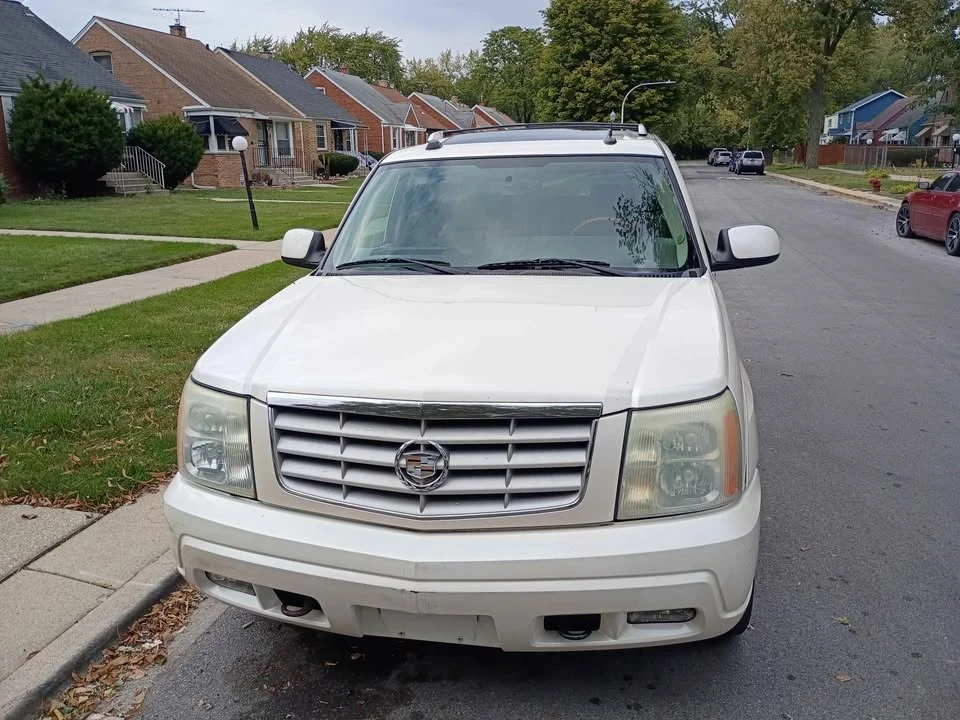 2004 Cadillac Escalade & EXT 2nd Gen - Image 3 of 10