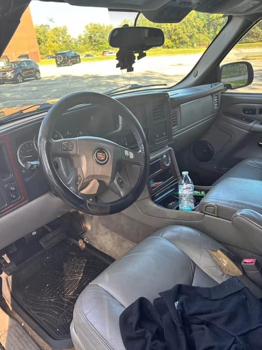 2004 Cadillac Escalade & EXT 2nd Gen - Image 4 of 10