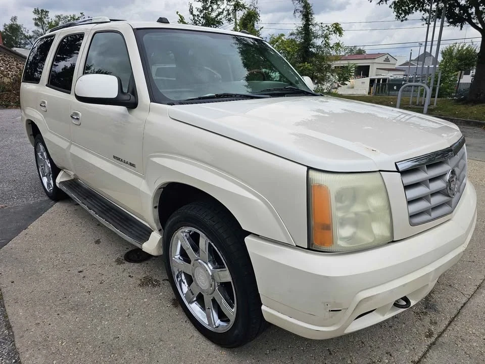 2004 Cadillac Escalade & EXT 2nd Gen - Image 2 of 6