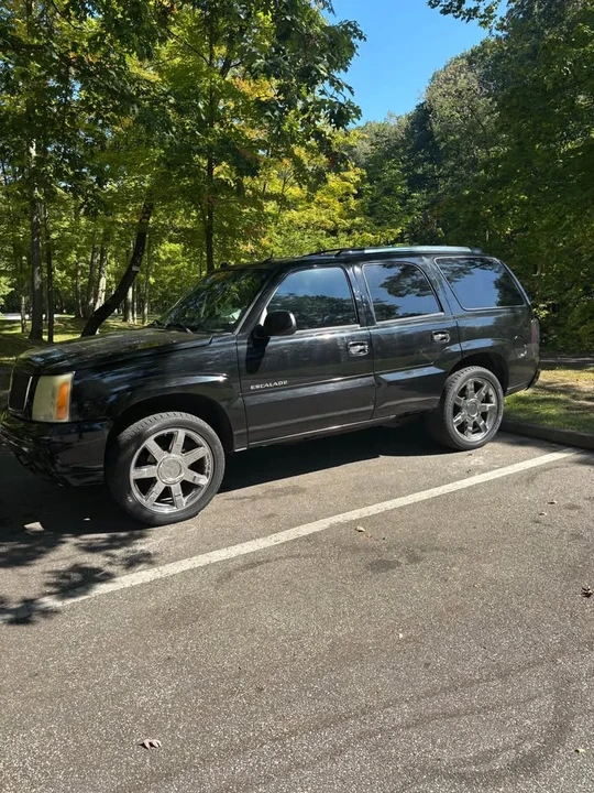 2004 Cadillac Escalade & EXT 2nd Gen - Image 2 of 10