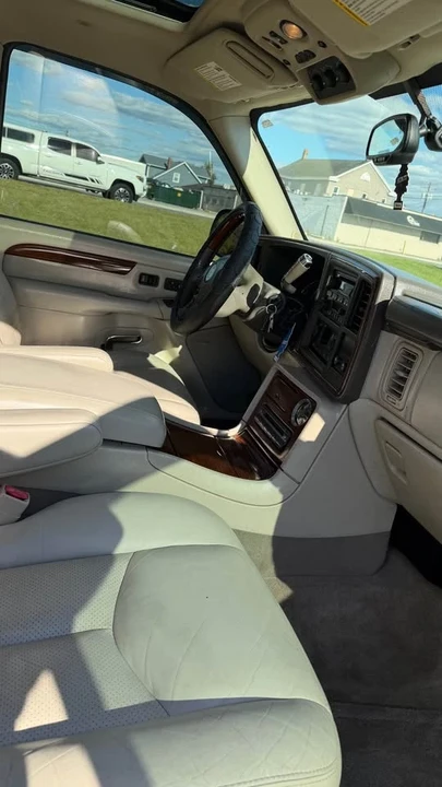 2004 Cadillac Escalade & EXT 2nd Gen - Image 9 of 10