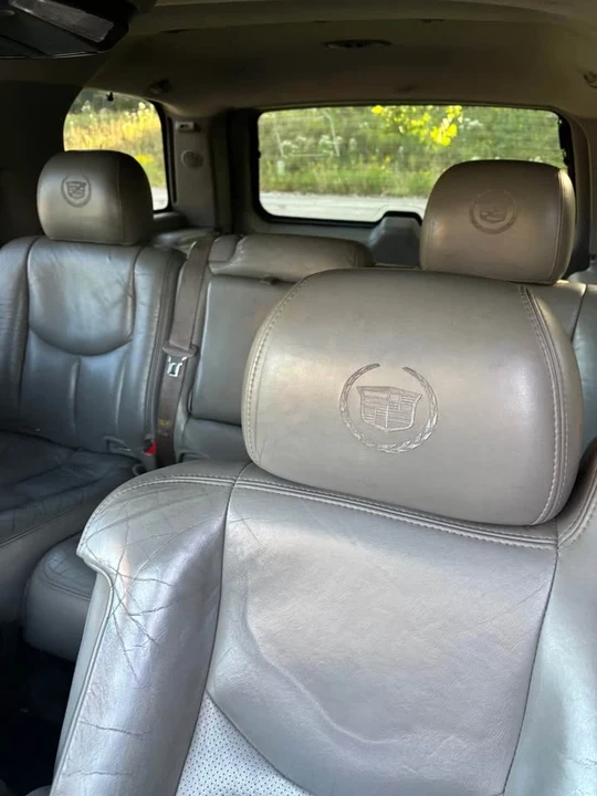 2004 Cadillac Escalade & EXT 2nd Gen - Image 3 of 10