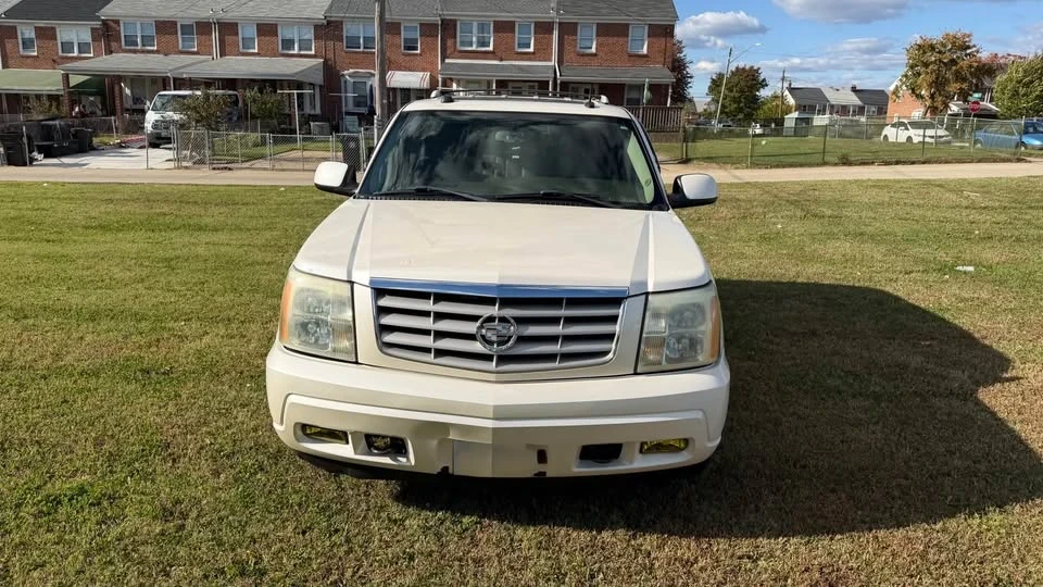 2004 Cadillac Escalade & EXT 2nd Gen - Image 4 of 10