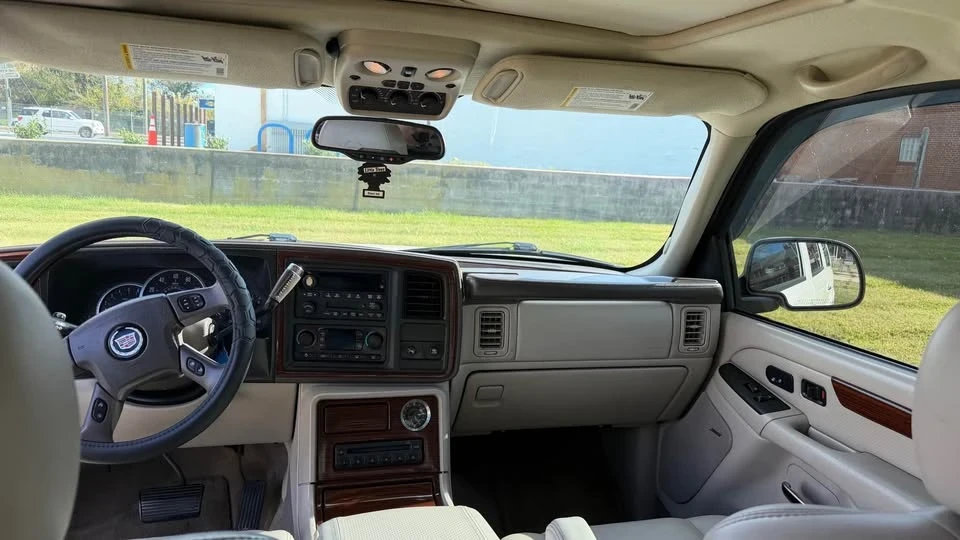 2004 Cadillac Escalade & EXT 2nd Gen - Image 10 of 10