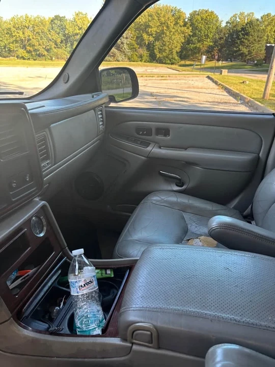 2004 Cadillac Escalade & EXT 2nd Gen - Image 5 of 10