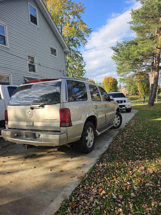 2004 Cadillac Escalade & EXT 2nd Gen - Image 3 of 5