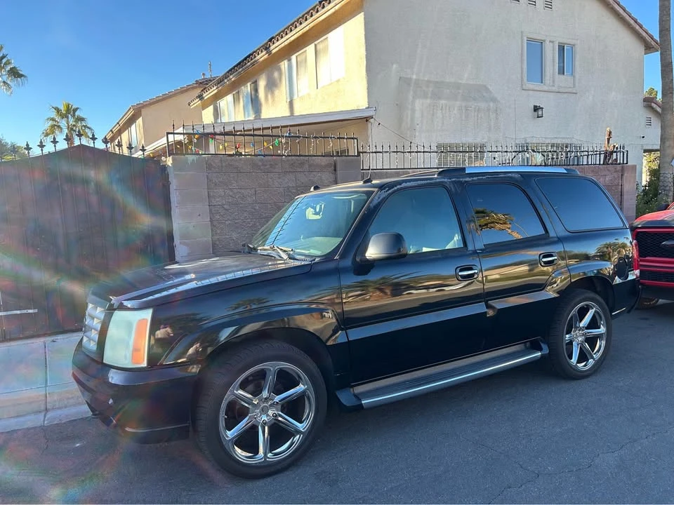 2004 Cadillac Escalade & EXT 2nd Gen - Image 2 of 9