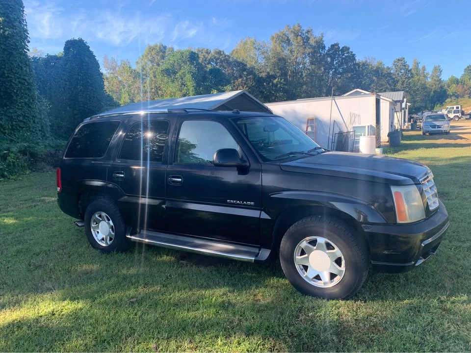 2004 Cadillac Escalade & EXT 2nd Gen - Image 2 of 10