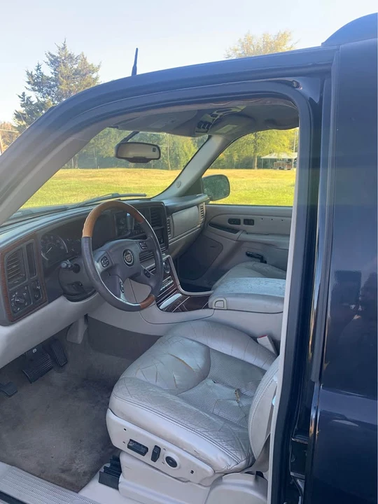 2004 Cadillac Escalade & EXT 2nd Gen - Image 7 of 10