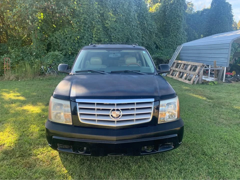 2004 Cadillac Escalade & EXT 2nd Gen - Image 3 of 10
