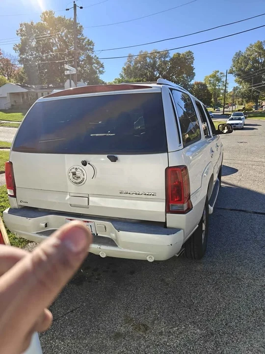 2004 Cadillac Escalade & EXT 2nd Gen - Image 4 of 10