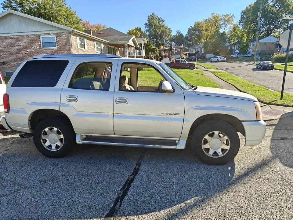 2004 Cadillac Escalade & EXT 2nd Gen - Image 3 of 10