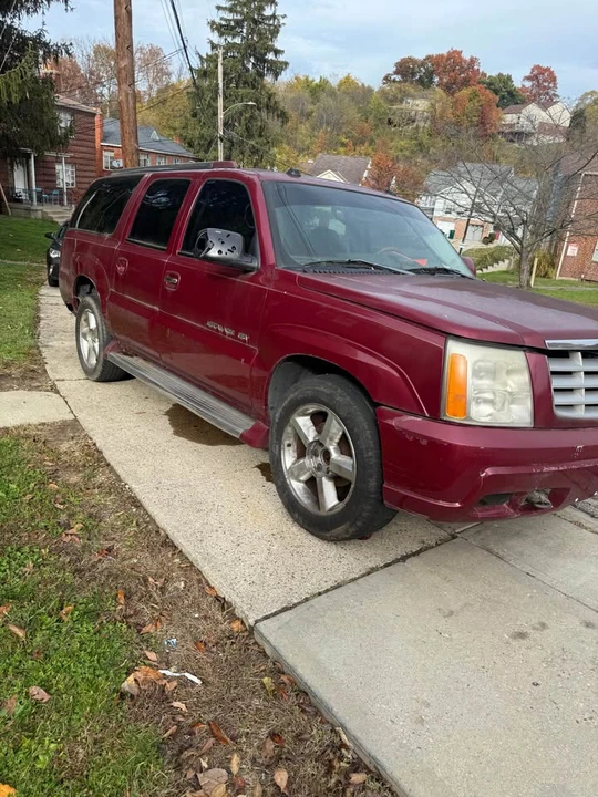 2004 Cadillac Escalade & EXT 2nd Gen - Image 4 of 5
