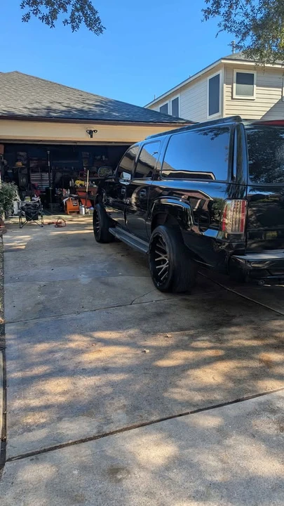 2004 Cadillac Escalade & EXT 2nd Gen - Image 2 of 17