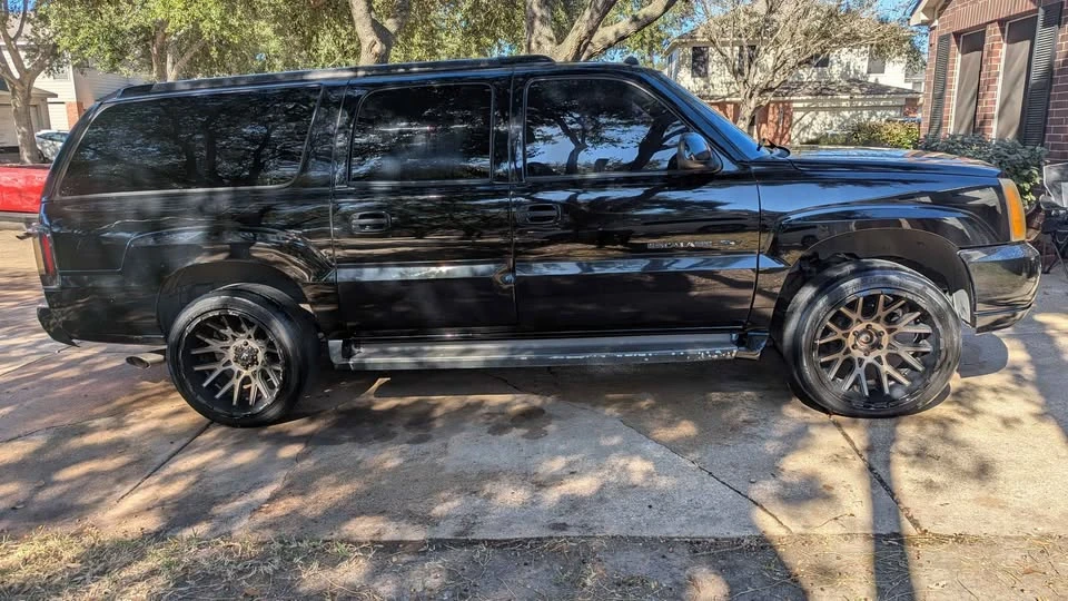 2004 Cadillac Escalade & EXT 2nd Gen - Image 3 of 17