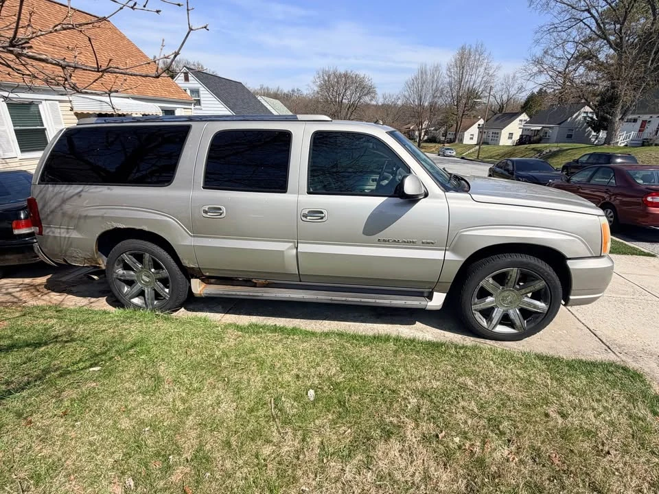 2004 Cadillac Escalade & EXT 2nd Gen - Image 10 of 15