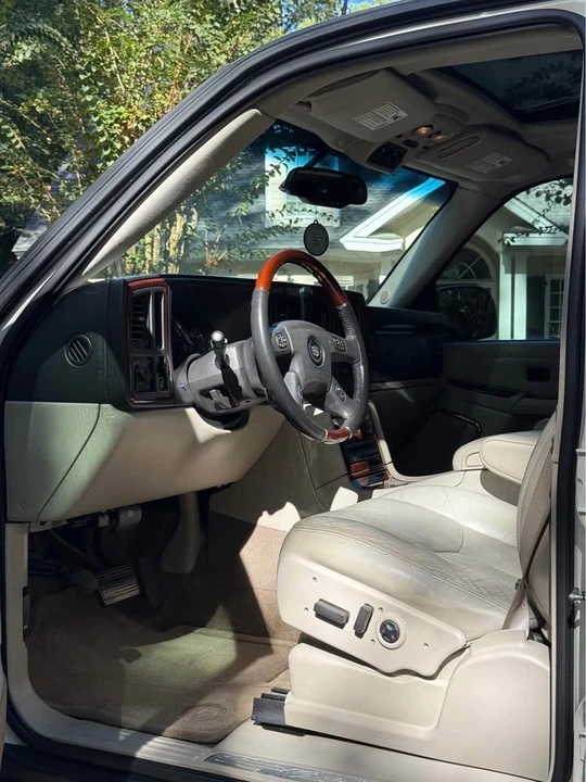 2004 Cadillac Escalade & EXT 2nd Gen - Image 13 of 19