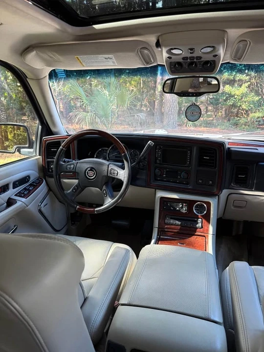 2004 Cadillac Escalade & EXT 2nd Gen - Image 5 of 19