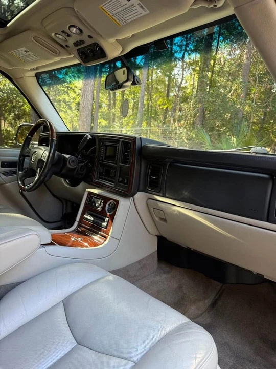 2004 Cadillac Escalade & EXT 2nd Gen - Image 6 of 19