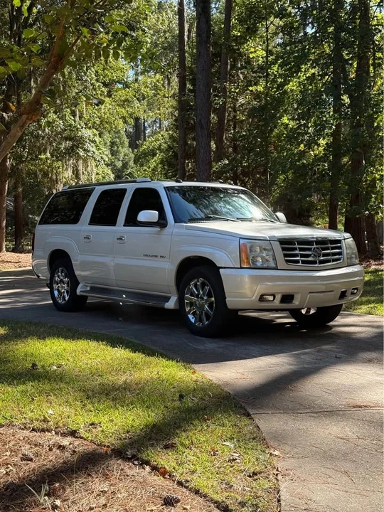 2004 Cadillac Escalade & EXT 2nd Gen - Image 2 of 19
