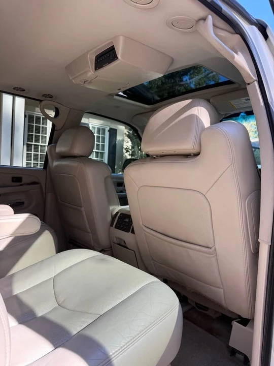 2004 Cadillac Escalade & EXT 2nd Gen - Image 17 of 19