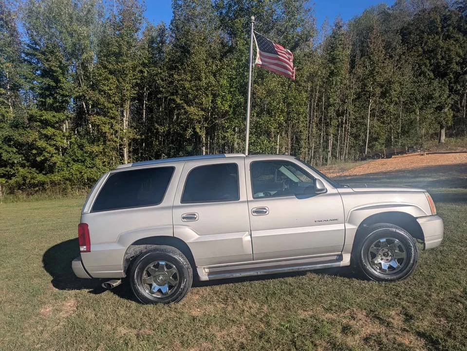 2004 Cadillac Escalade & EXT 2nd Gen - Image 2 of 20