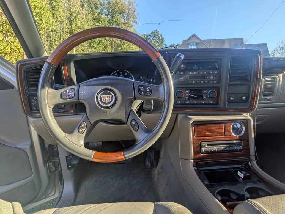 2004 Cadillac Escalade & EXT 2nd Gen - Image 5 of 20